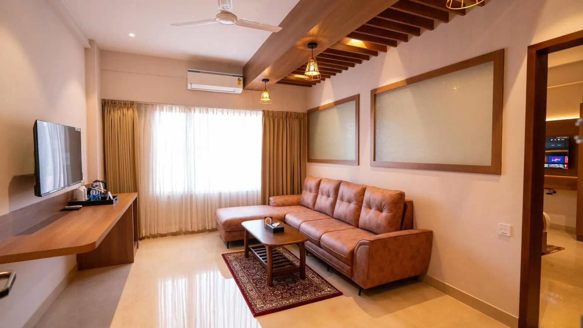 Hotel Grand Ajantha Putuppalli 0*,  India